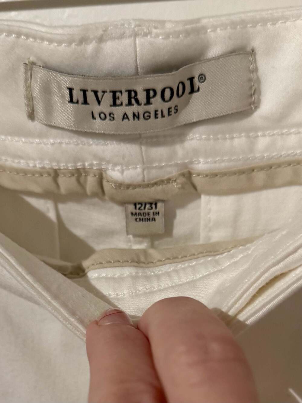 Liverpool Los Angeles White Cuffed Denim Shorts Size 12/31 - Picture 5 of 9